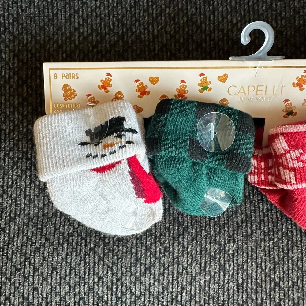 Capelli new york 8 pairs Christmas baby socks size 0-6 months